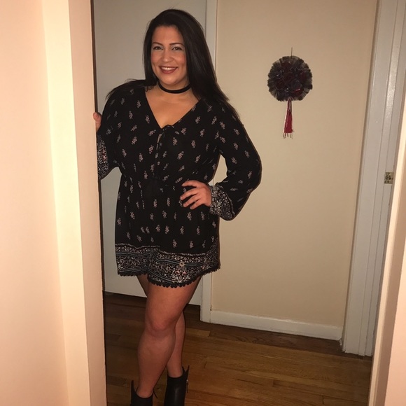 Long loose sleeve romper. Super comfortable. - Picture 2 of 2